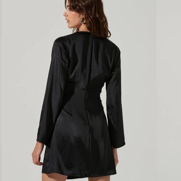 ASTR The Label Black Satin Cut Out Shoulder Mini Dress Bell Sleeve Size Medium - Picture 4 of 16